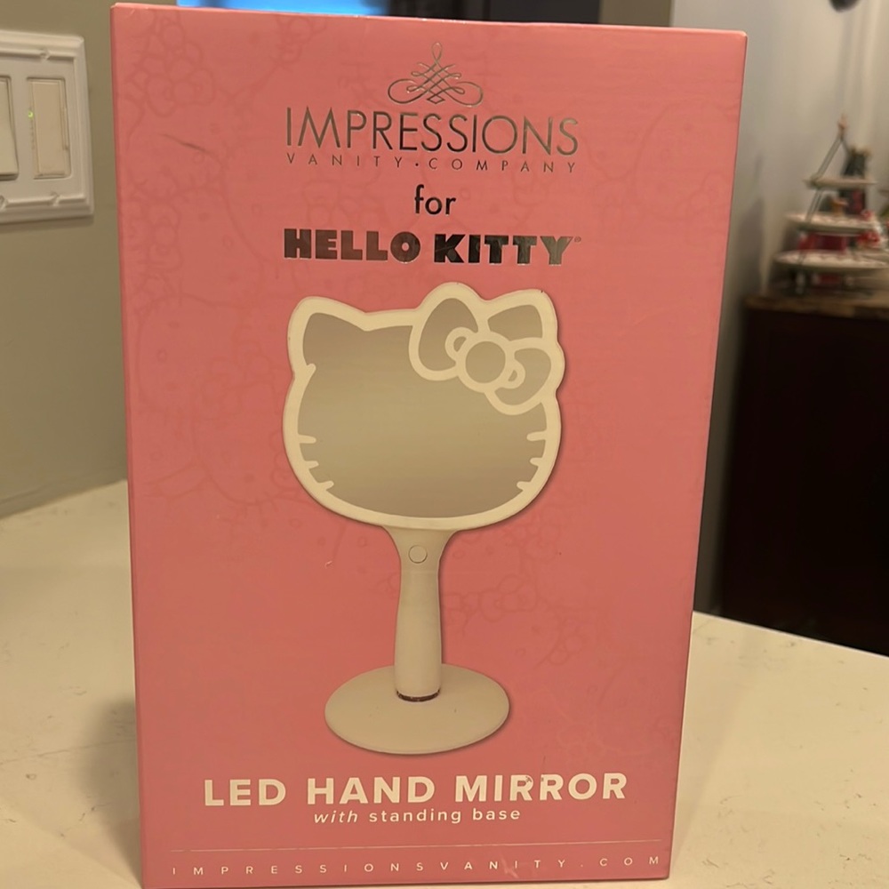 Impressions for Hello Kitty LED hand mirror with standing base